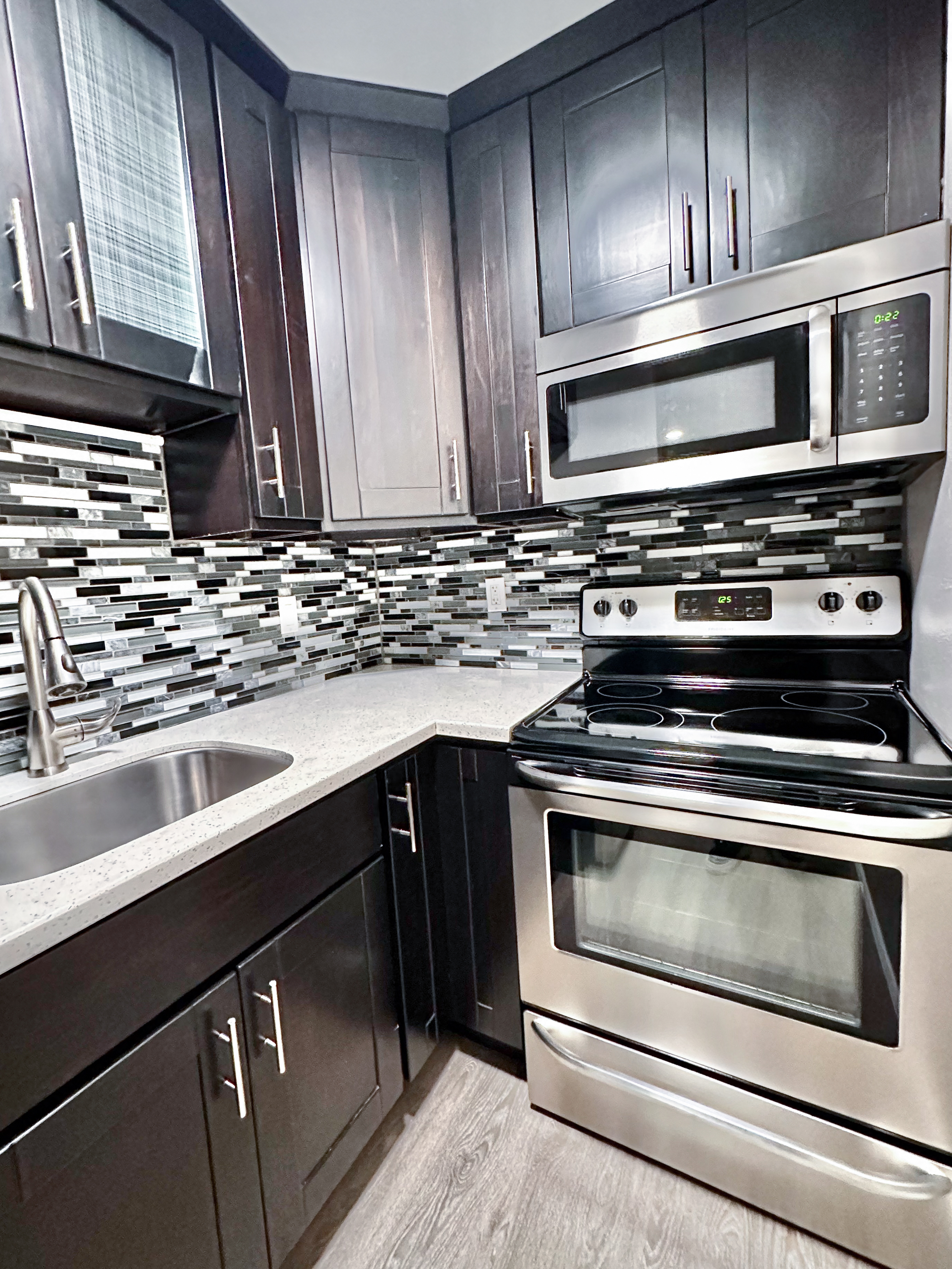 Douglas Avenue Apartments photo 5